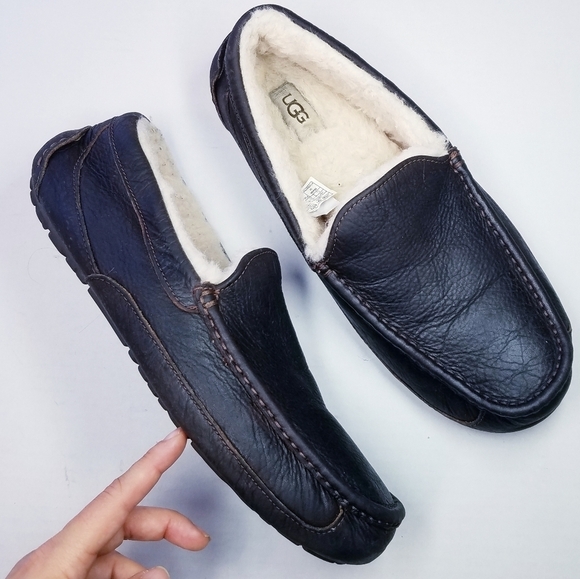 UGG |‎ Mens Sherpa Lined Slippers size 12, Brown main image 4